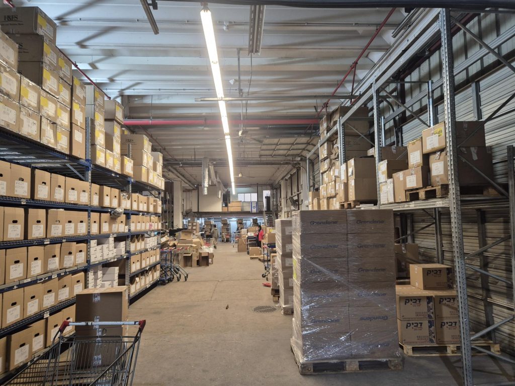 Storage Warehouse for Rent in South Tel Aviv with Truck Access and Loading Area