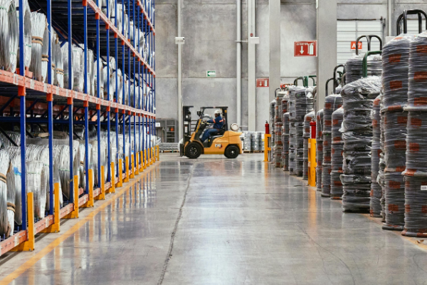 Storage Warehouse for Rent in South Tel Aviv with Truck Access and Loading Area